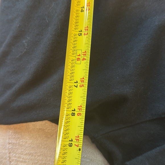 Knyew KEEPING NY EVERYWHERE
BASIC STANDARD SCOOP TEE - Picture 6 of 8